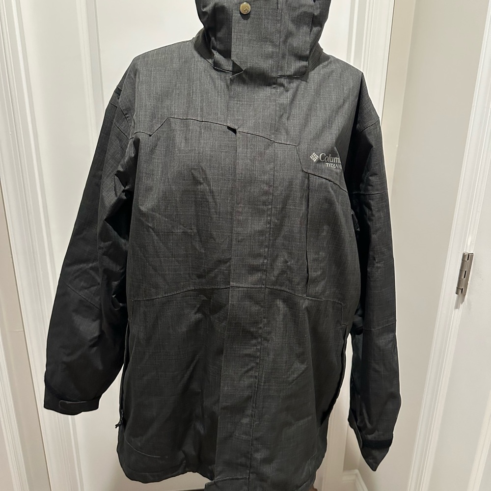 Columbia Titanium Men's Charcoal Gray Ski Jacket